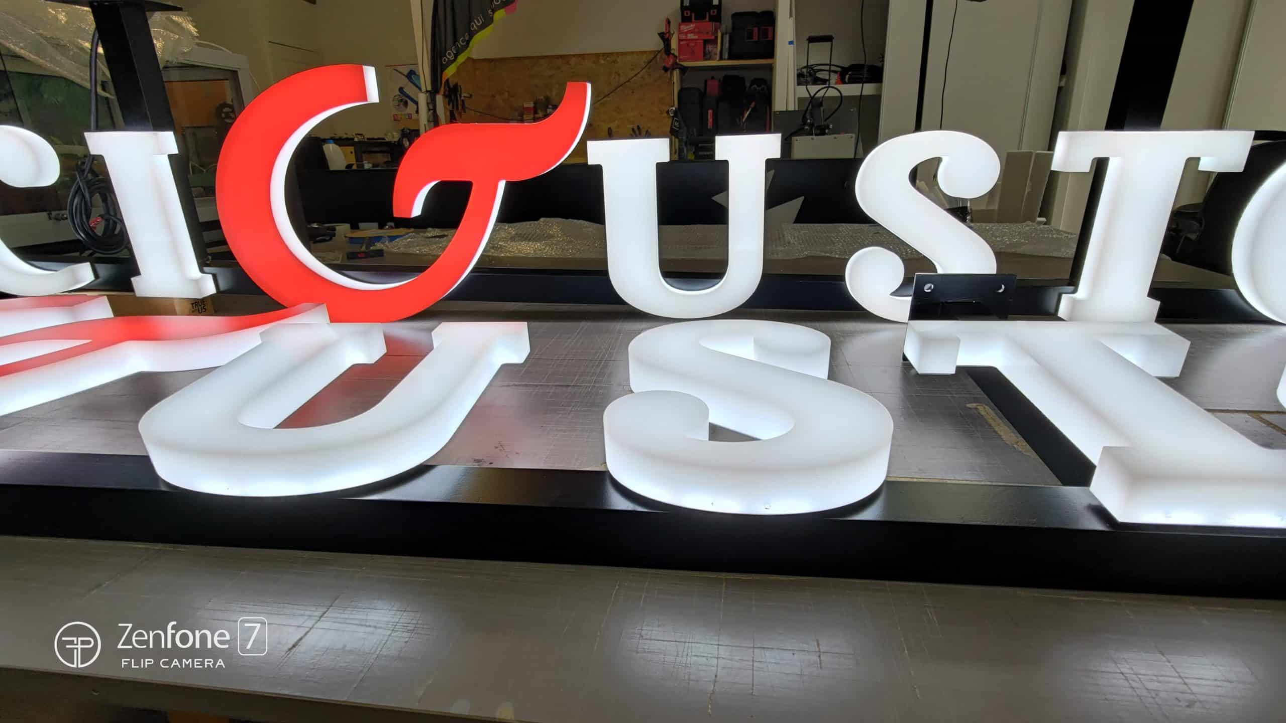 sign-by-graphics-enseigne-bloc-led-lumineux-cigusto-gujan-mestras-arcachon-la-teste-33-Gironde-bordeaux