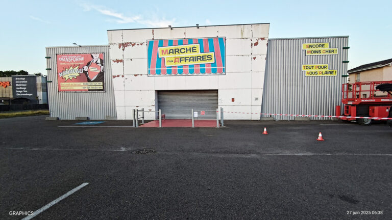 SIGN by GRAPHICS facade-magasin-marche-aux-affaires-biscarrosse-avant-dépose