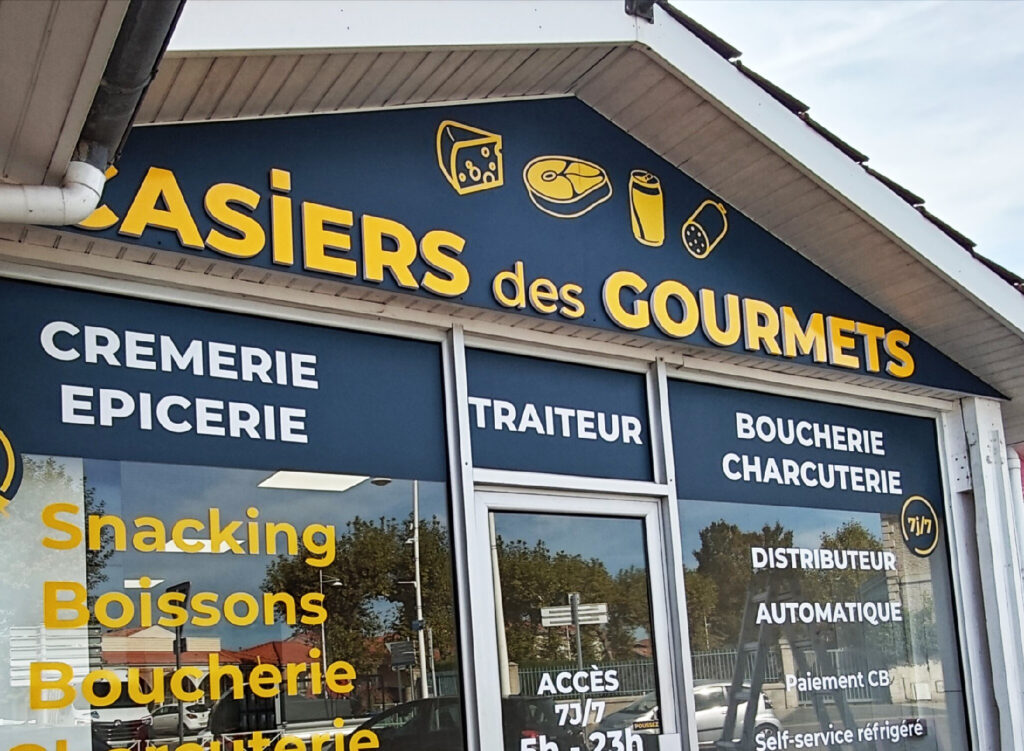 Enseigne-lettres-relief-adhesifs-vitrine-bassin-arcachon-audenge